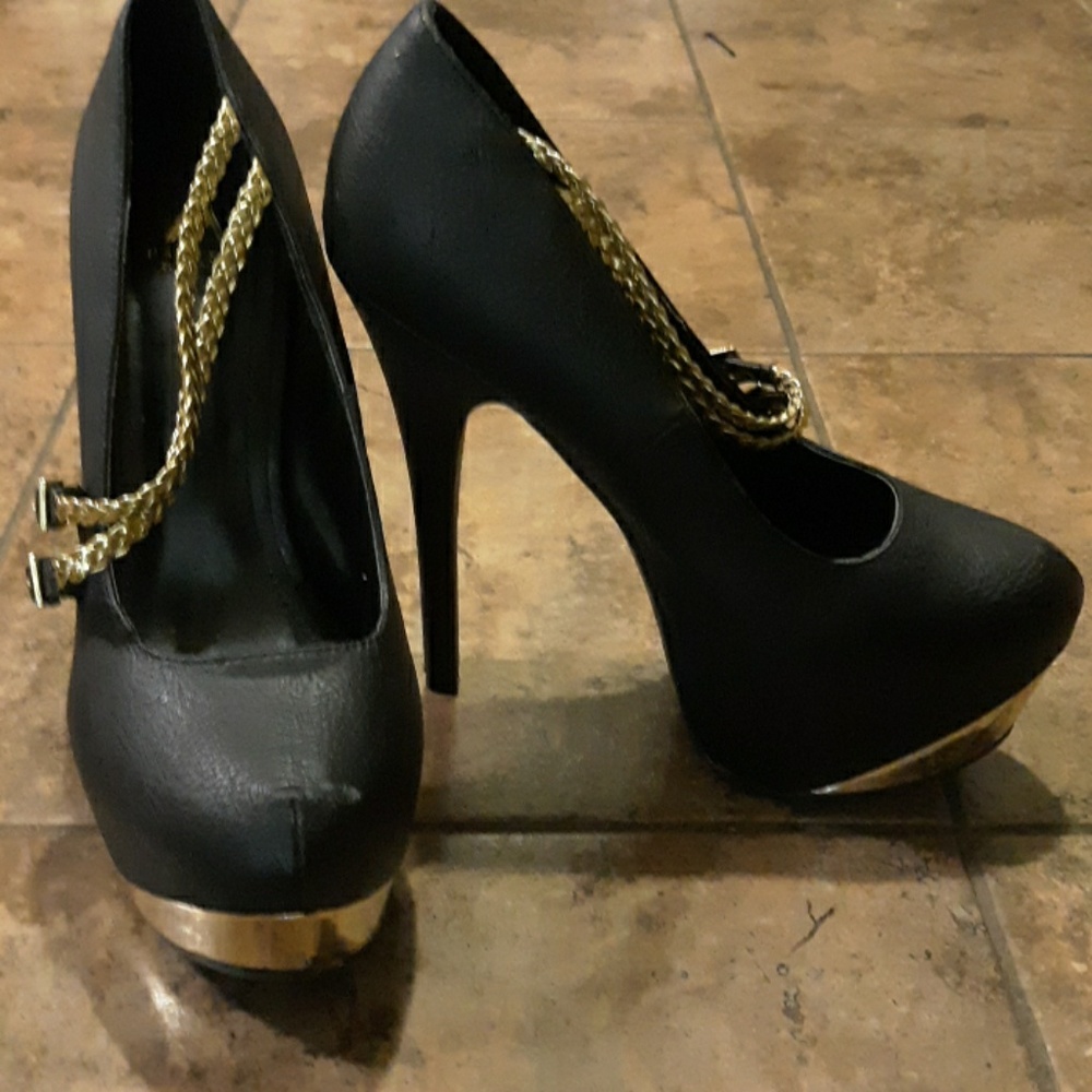 Shoedazzle heels